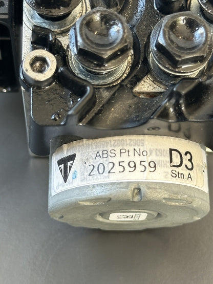 Triumph Street Triple 765 RS 2017-2019 ABS Pump Regulator 2019 OEM 8126 Miles