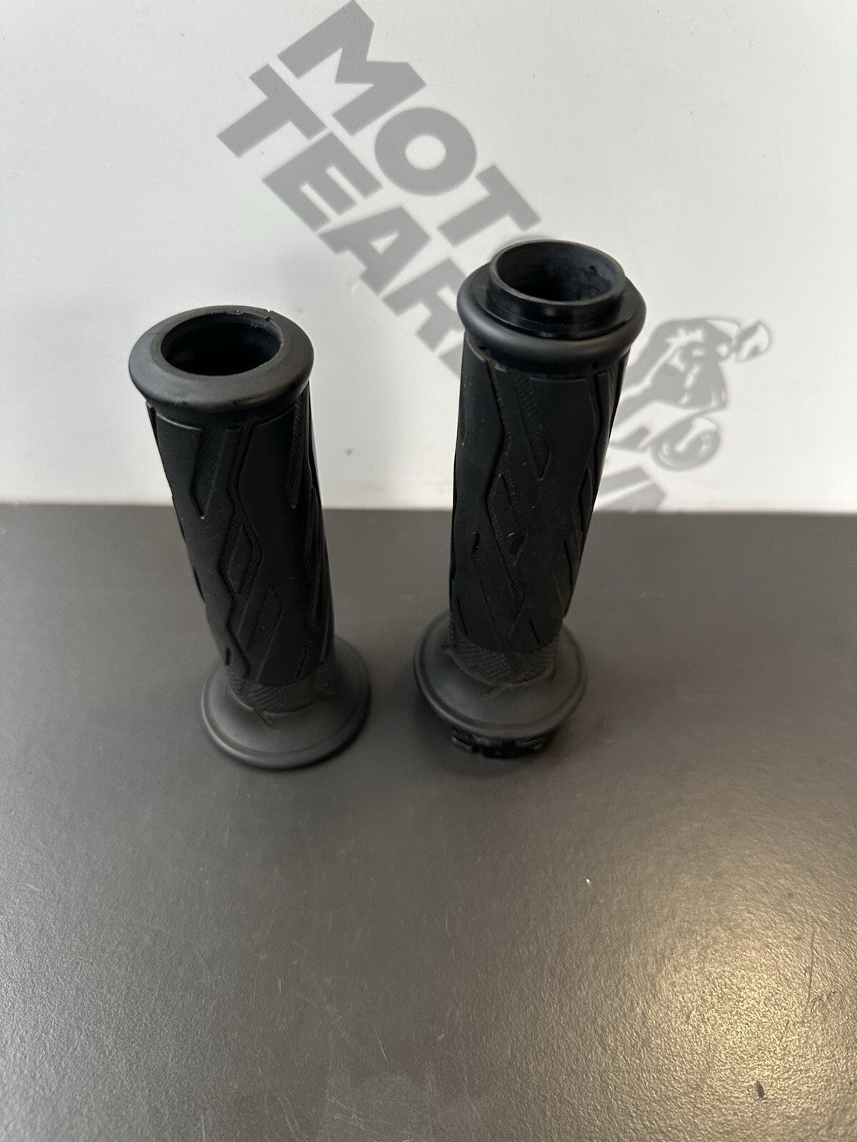 SUZUKI GSXR 600 750 HANDLEBAR GRIPS RIGHT LEFT THROTTLE OEM 600 L1-L7 2011-2016