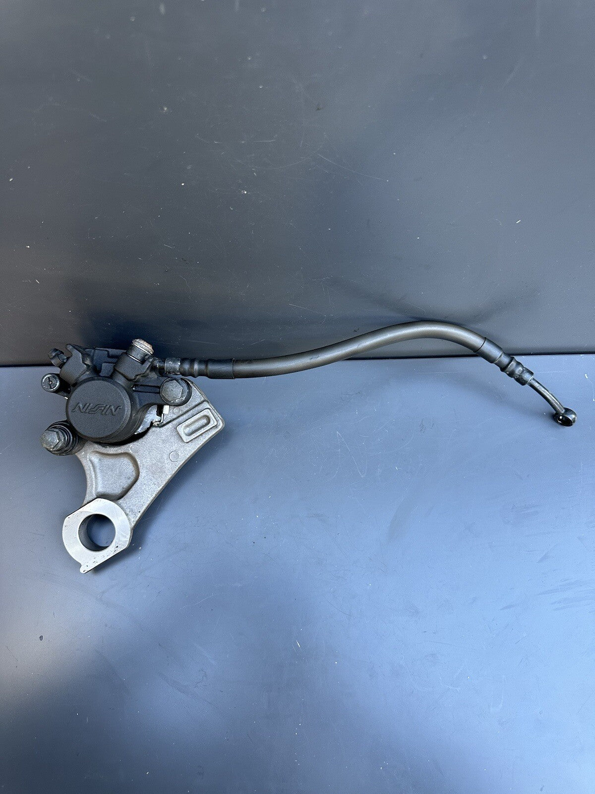 YAMAHA YZF R1 REAR BRAKE CALLIPER CALIPER WITH HANGER BRACKET 09-14 OEM R1 Brake