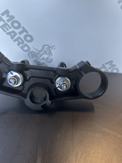 KTM 125 Duke top yoke Top Clamp Upper Yoke Upper Clamp 2024- Only 51 Miles OEM