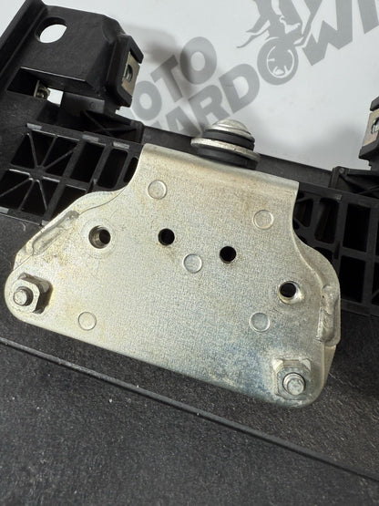 Suzuki GSXR 1000 R 2019 Subframe Bridge Fuel Tank Bracket Mount 2017-22 OEM MM