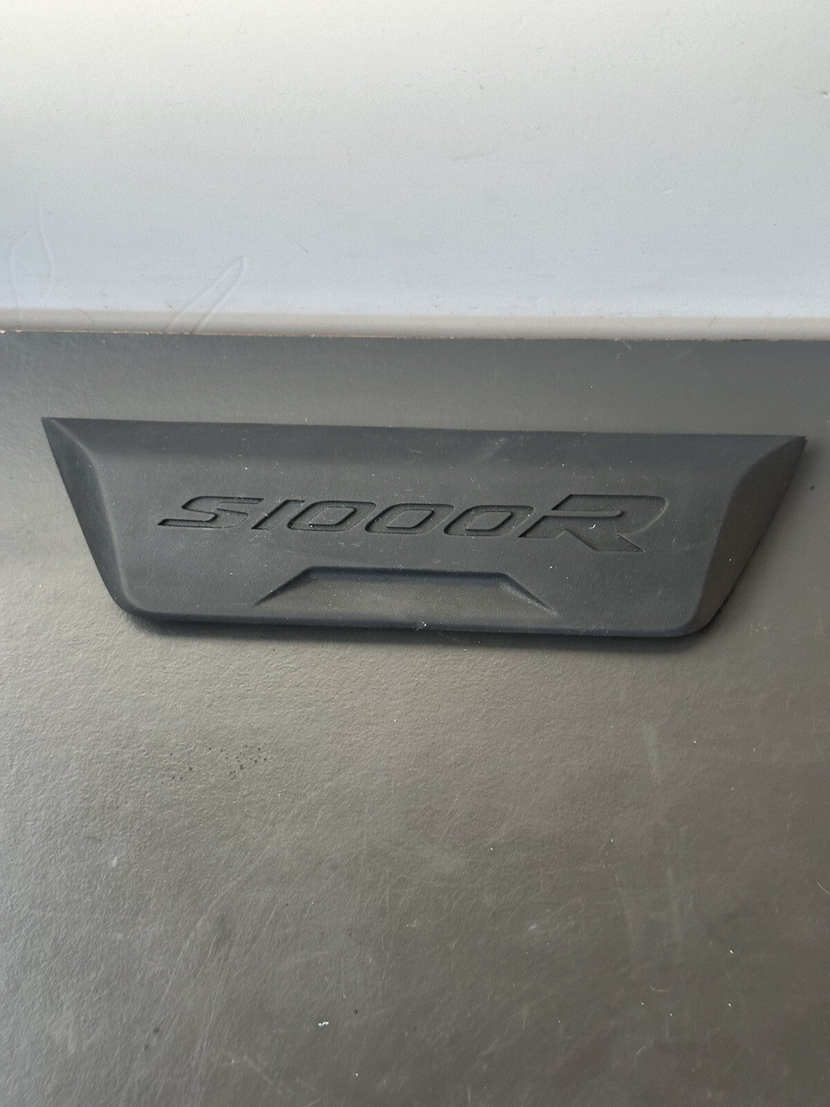 BMW S1000R REAR SEAT EMBLEM FAIRING COVER 8533891 2014-2020 BMW S1000R Emblem