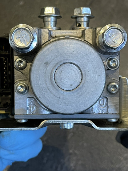 Suzuki GSXR 1000 R 2019 NISSIN ABS Pump Module Regulator 2017-22 WG69 OEM