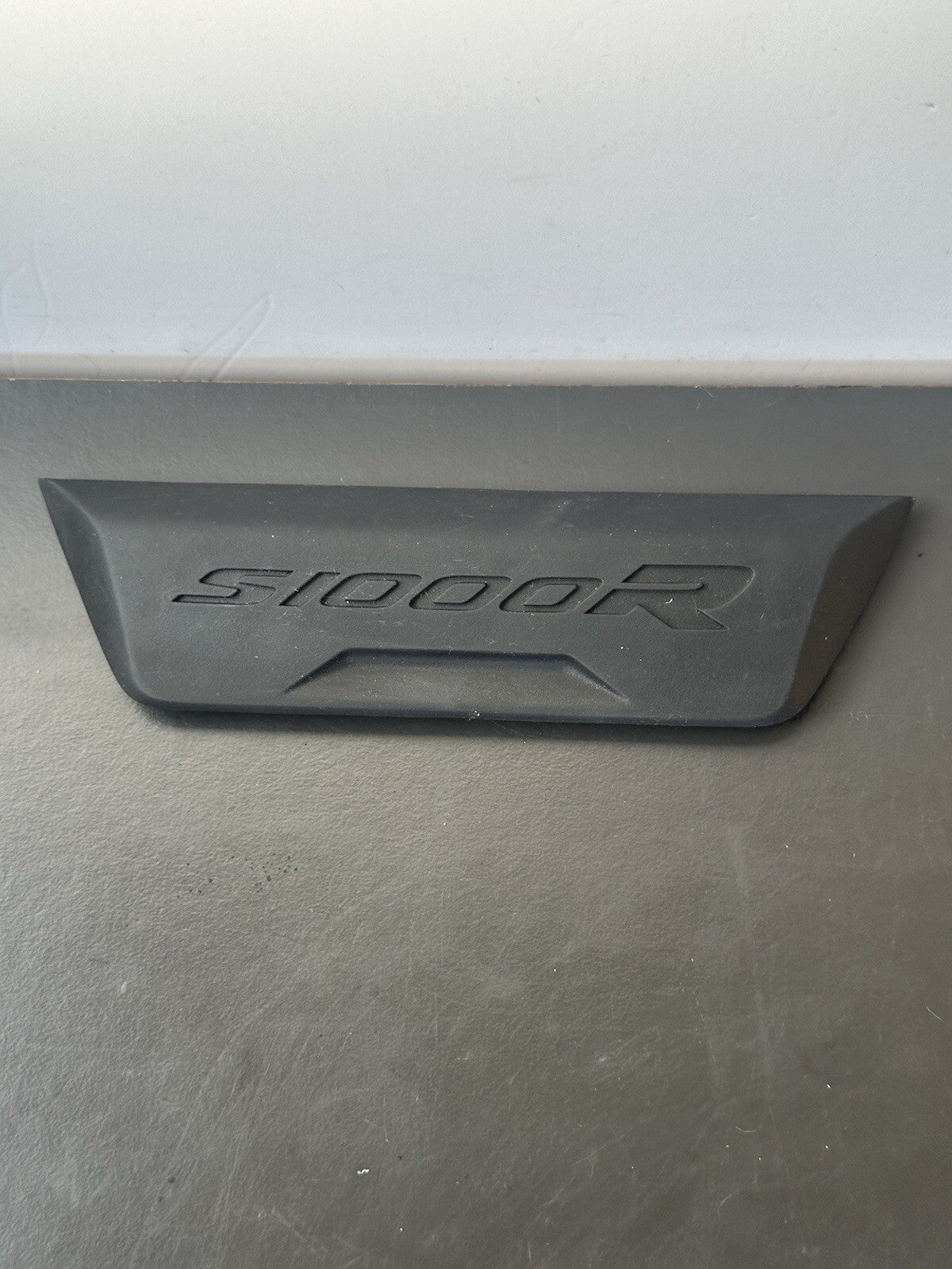 BMW S1000R REAR SEAT EMBLEM FAIRING COVER 8533891 2014-2020 BMW S1000R Emblem