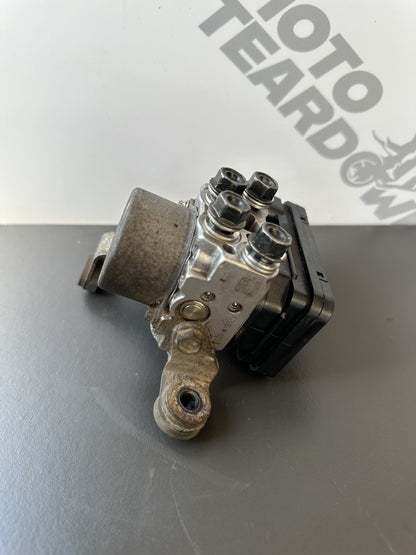 Kawasaki Z900 ZR900 2022 ABS pump control module Z900 ABS pump OEM