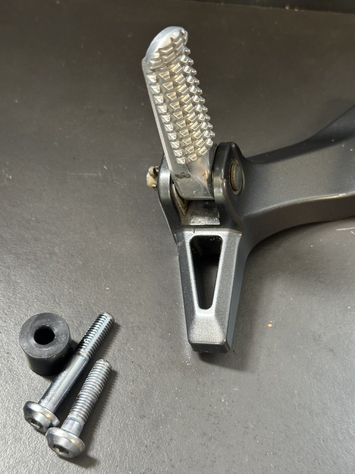 2022 YAMAHA MT-09 SP LEFT REAR FOOT REST LEFT PILLION FOOT HANGER MT09 SP Left