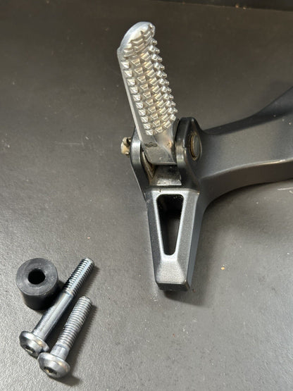 2022 YAMAHA MT-09 SP LEFT REAR FOOT REST LEFT PILLION FOOT HANGER MT09 SP Left