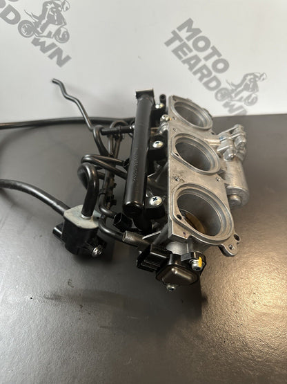 TRIUMPH STREET TRIPLE 765 RS 2017 Throttle Bodies 27,946 M 765RS Throttle Bodies