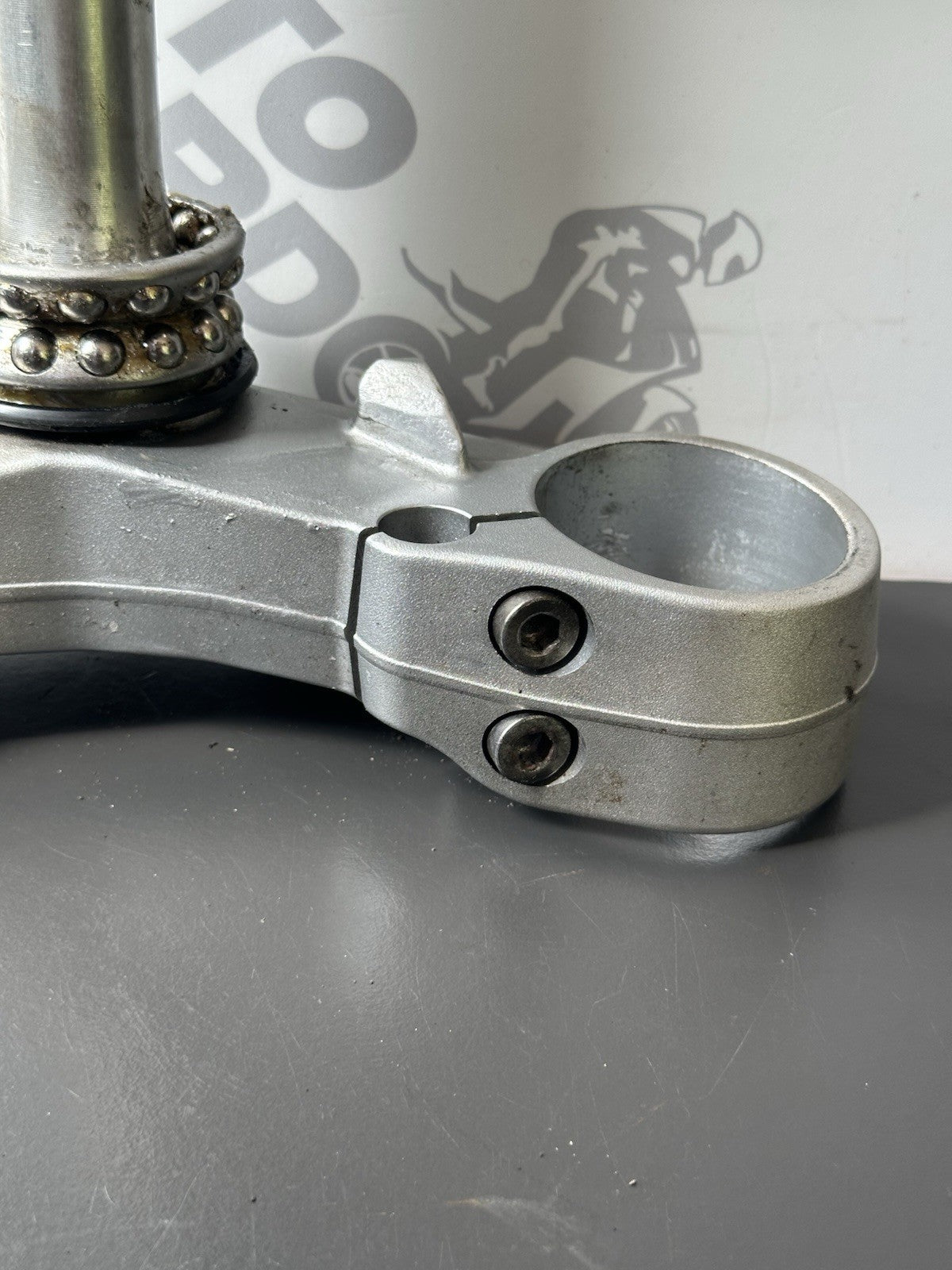 TRIUMPH STREET TRIPLE 675R Lower Yoke Bottom Clamp Lower Fork Clamp - T2044131