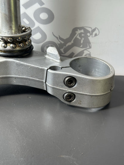 TRIUMPH STREET TRIPLE 675R Lower Yoke Bottom Clamp Lower Fork Clamp - T2044131