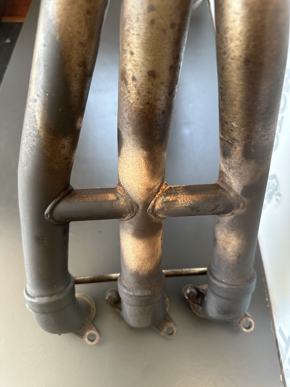 TRIUMPH SPEED TRIPLE 1050 EXHAUST DOWN PIPES CRACKED - SPARES / REPAIRS 19,161m
