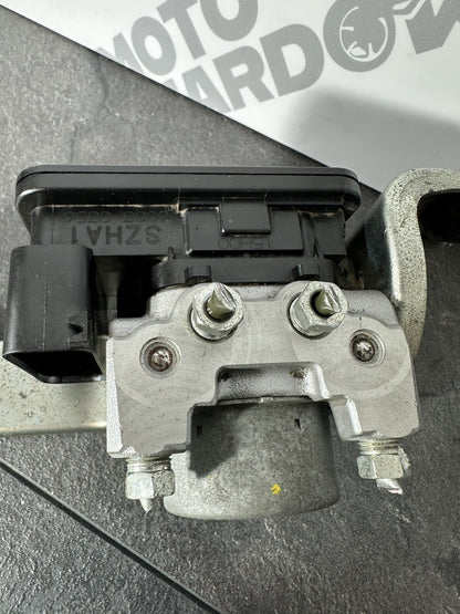 Suzuki GSXR 1300 2016 HAYABUSA ABS Brake Pump Actuator 18408 Miles OEM