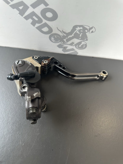 Honda CBR 1000 RR Front brake master cylinder  2004-2005 SPARES/REPAIRS DAMAGED