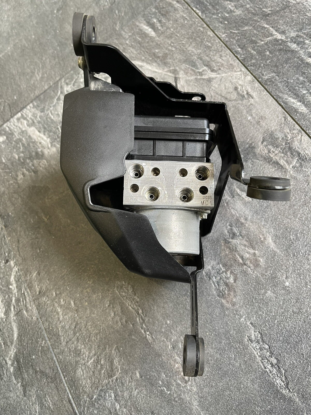 Kawasaki Ninja ZX10R 2017 ABS Pump Module Regulator 16125 Miles 2016-2018 OEM