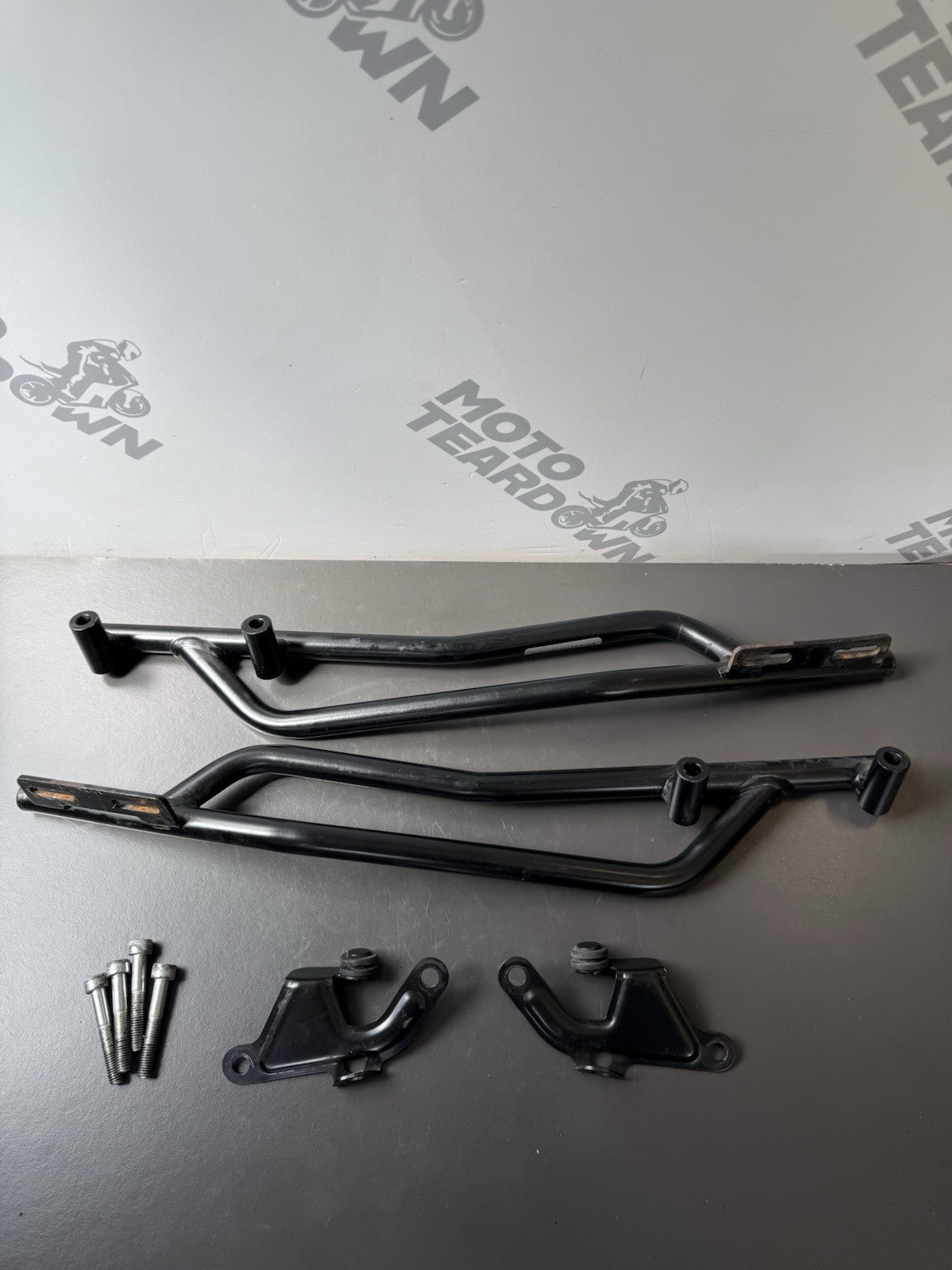 TRIUMPH TRIDENT 660 Top Case Carrier Luggage Plate Rear Rack Arms 2021-2024