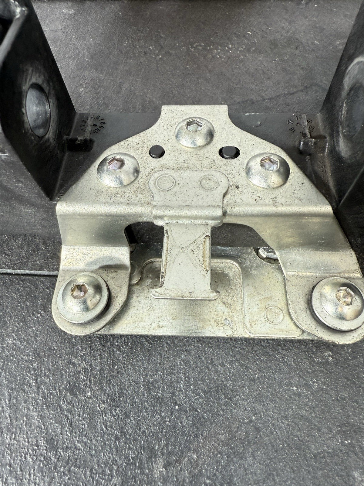 Suzuki GSXR 1000 R 2019 Subframe Bridge Fuel Tank Bracket Mount 2017-22 OEM MM