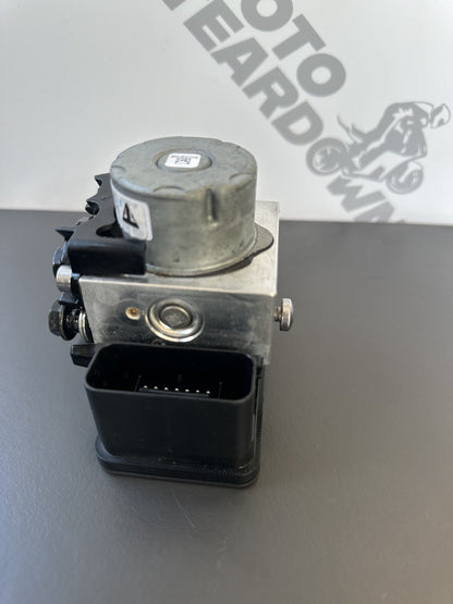 Triumph Street Triple 765 RS 2017-2019 ABS Pump Regulator 2019 OEM 8126 Miles
