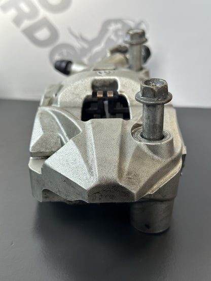 Suzuki GSXR600 GSXR750 Front brake calipers Brembo Monoblock 2011 - 2017 108mm