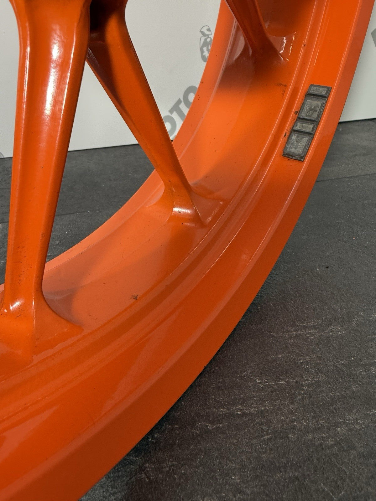 b2ece377-1f83-471d-88e8-3b3d14a426d4