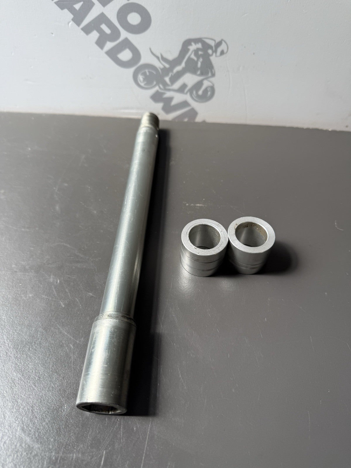 Triumph Trident 660 Front Wheel Spindle And Spacers Trident 660 2021-2024 OEM