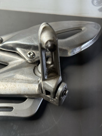 TRIUMPH STREET TRIPLE 675 675R Left Footrest Left Foot Hanger 2007-11 BENT PEDAL