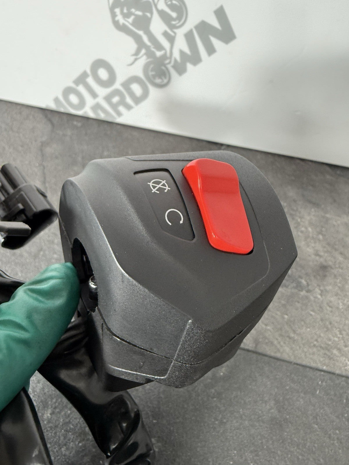 a5b6af15-49a8-4c1b-93ab-08a8495e0557