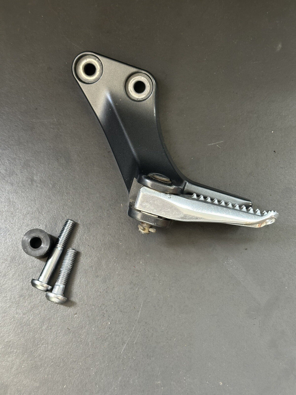 2022 YAMAHA MT-09 SP LEFT REAR FOOT REST LEFT PILLION FOOT HANGER MT09 SP Left