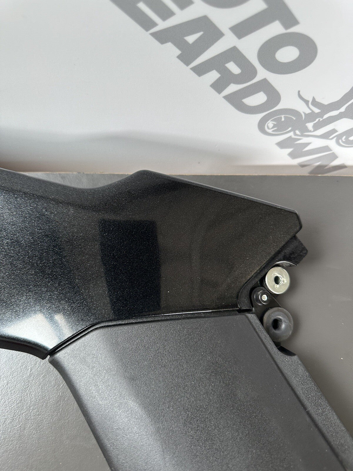 Kawasaki Z900 Left side fairing cover panel cowl LT 36001-0685 14093-0667 OEM