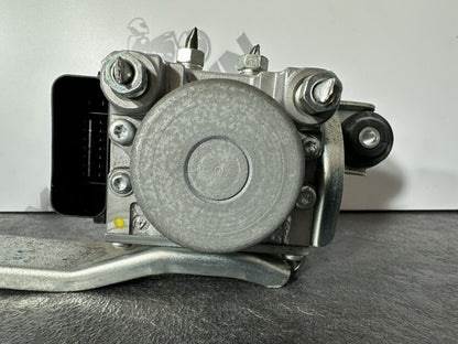 Suzuki GSXR 1300 2016 HAYABUSA ABS Brake Pump Actuator 18408 Miles OEM