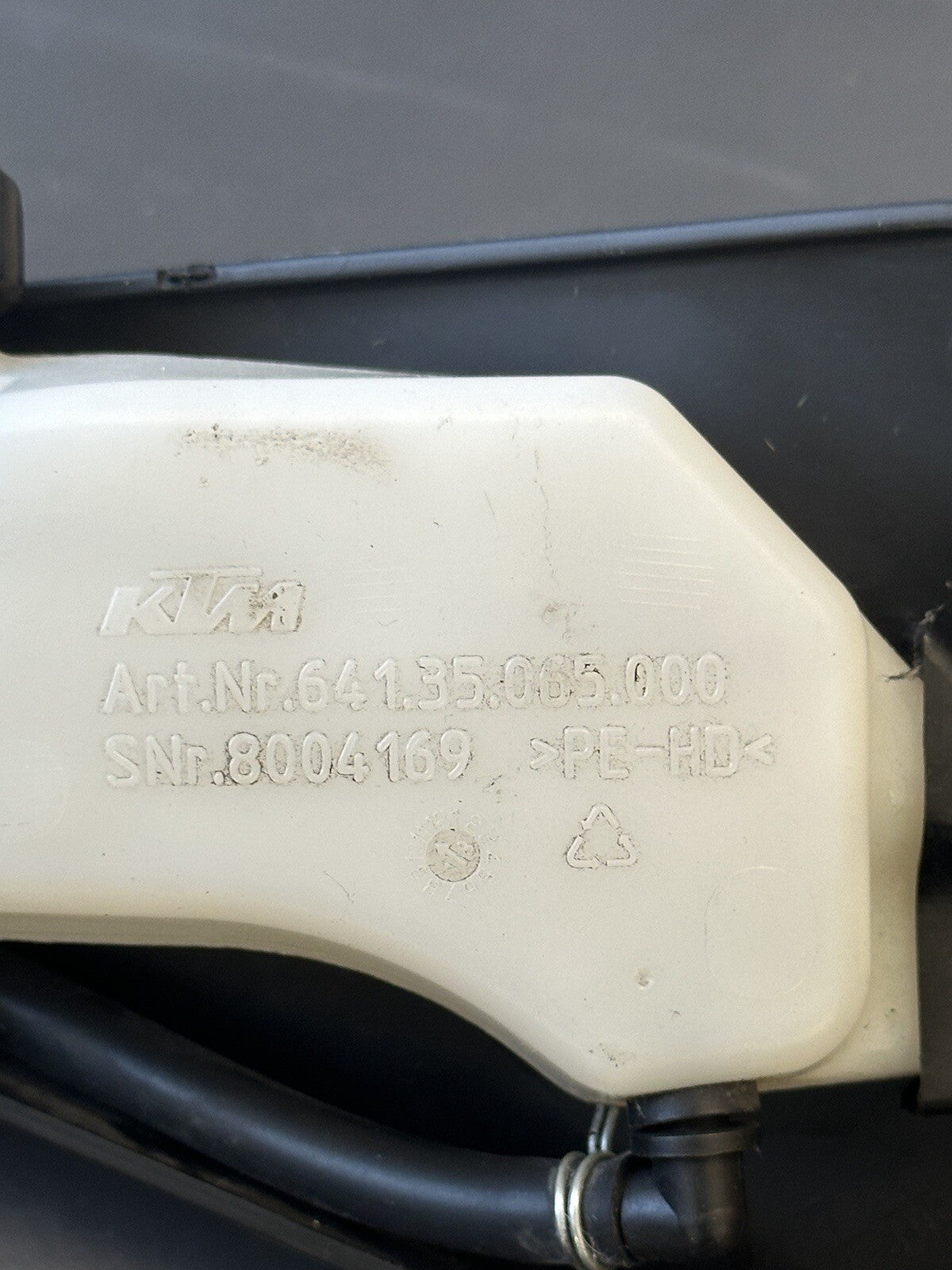 KTM 790 Duke ABS Water Coolant Header Bottle And Cover 64108071000 2018-2020