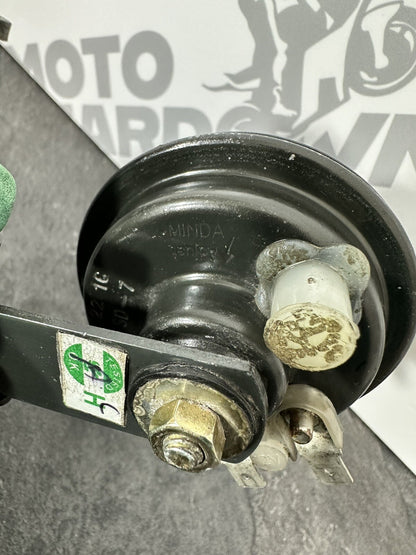 Aprilia Tuono V4 1100 2021 Horn & Mount Bracket Only 6606 Miles 2022-2024 OEM