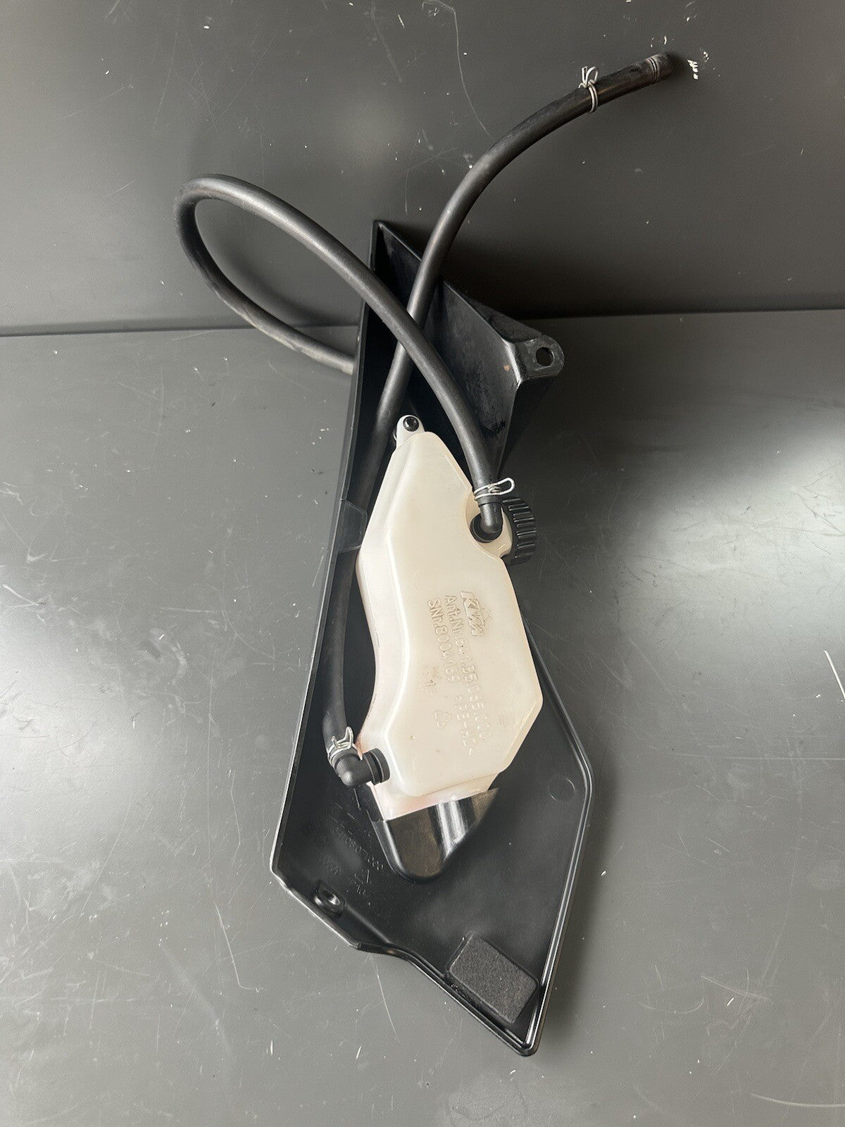 KTM 790 Duke ABS 2018 - 2021 Water Coolant Header Bottle And Cover 64108071000