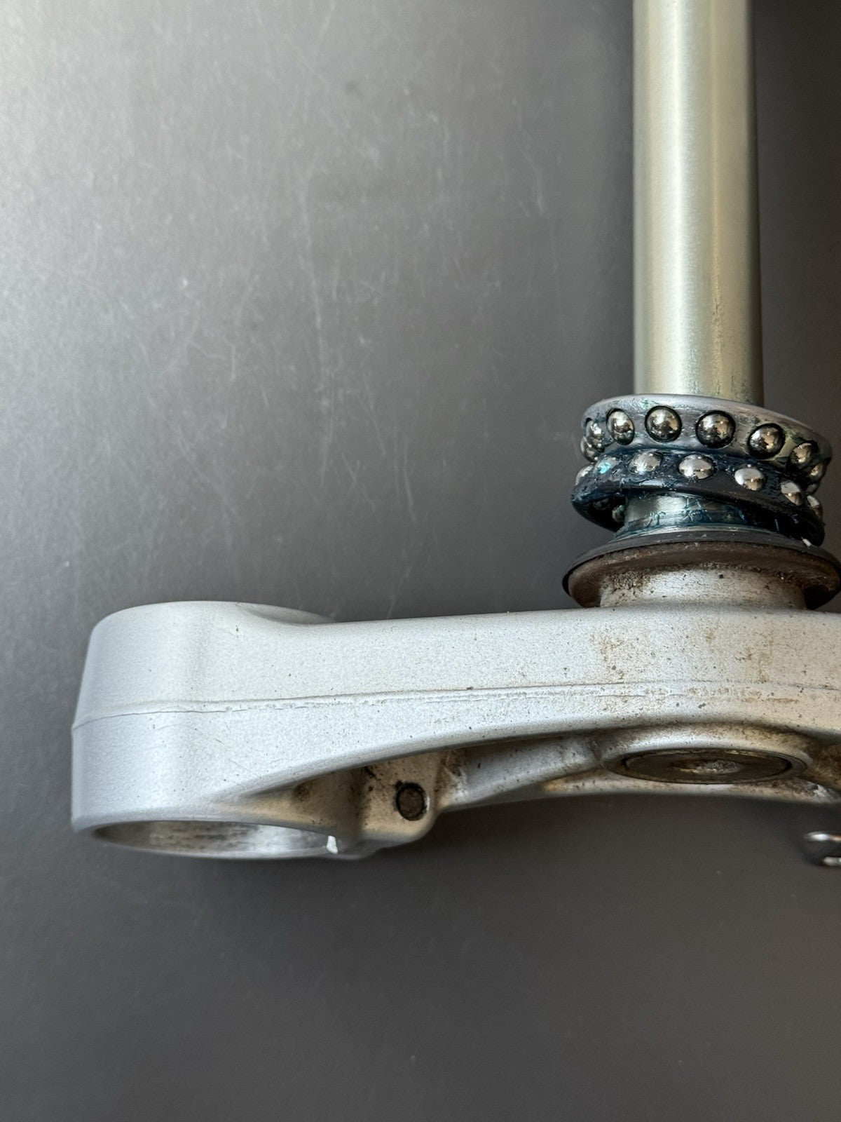 TRIUMPH STREET TRIPLE 675R Lower Yoke Bottom Clamp Lower Fork Clamp - T2044131