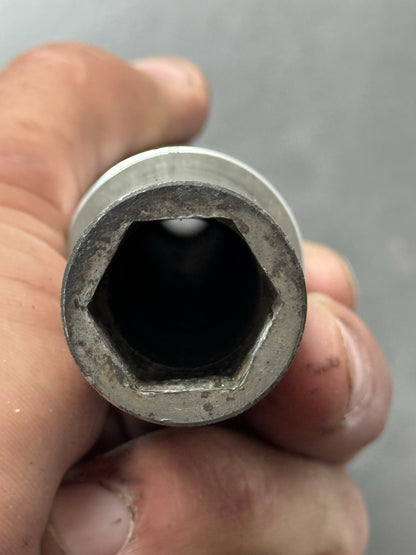 Triumph Trident 660 Front Wheel Spindle And Spacers Trident 660 2021-2024 OEM