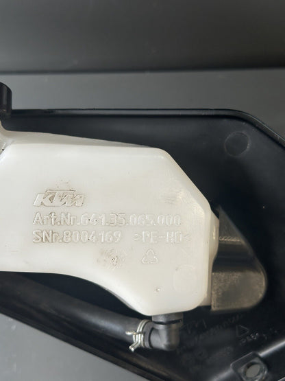 KTM 790 Duke ABS 2018 - 2021 Water Coolant Header Bottle And Cover 64108071000