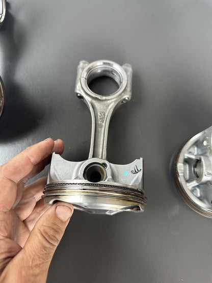 Triumph Speed Triple 1200 RR 2022 pistons READ DESCRIPTION 1200RR Engine Pistons