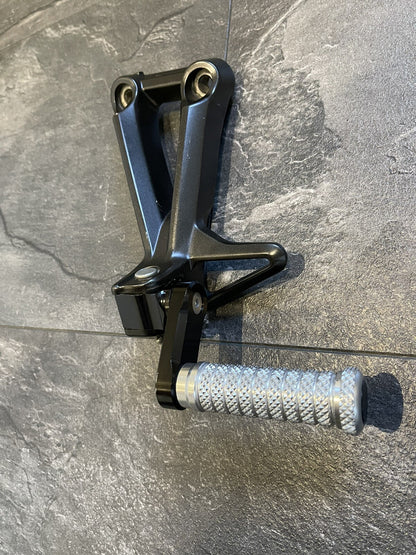 Yamaha MT10 SP 2019 Left Pillion Footrest 10953 Miles R1 2CR 2017-2021