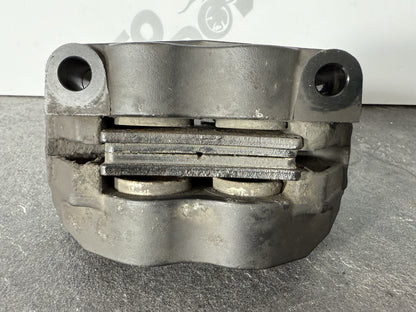 Yamaha YZF R125 R 125 2014 Front Brake Caliper & Pads 26983 Miles 2008-2018