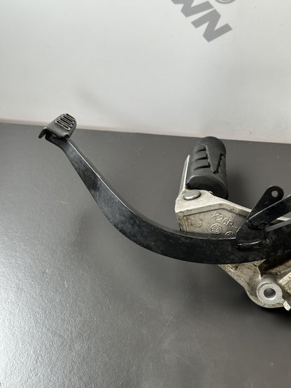 HONDA MSX125 GROM Front Right Footrest FRONT RIGHT HANGER YEAR 2023 Onwards OEM
