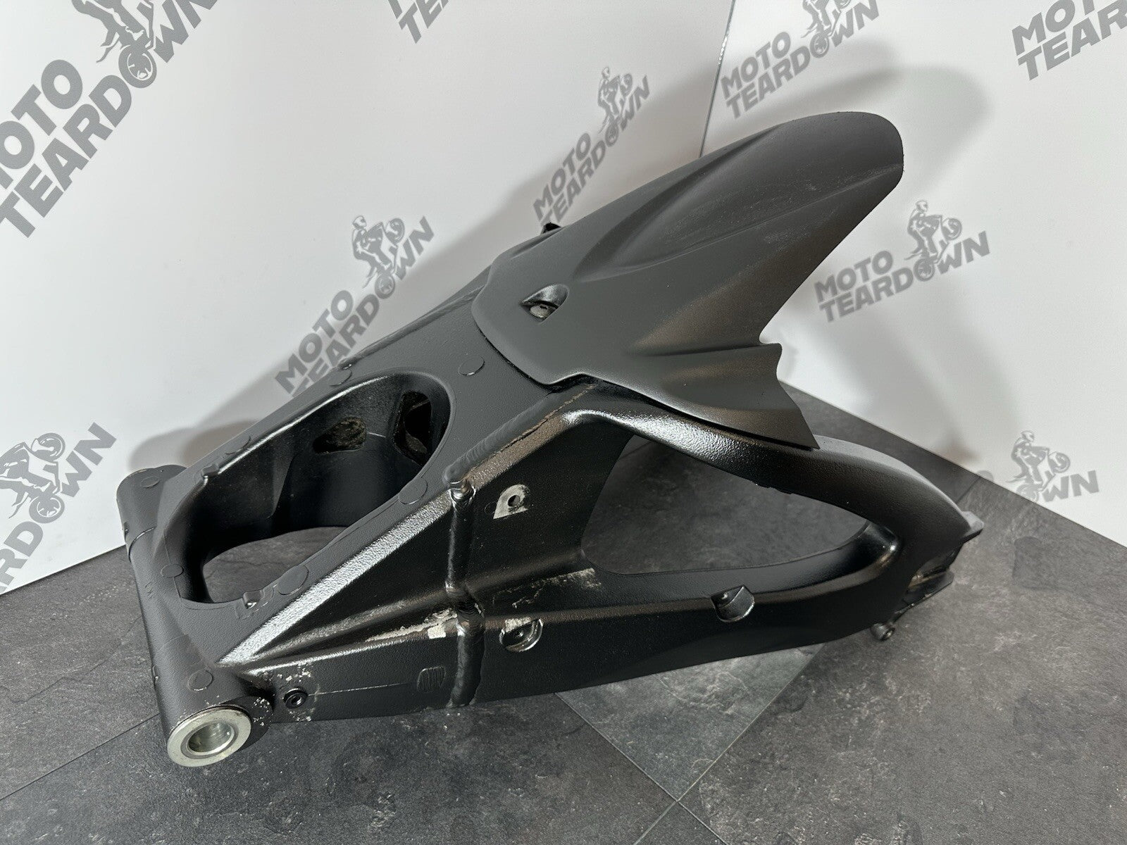 Suzuki GSXR 1000 2014 Swing Arm Swinging Arm Hugger 22774 Miles 2009-2016 OEM