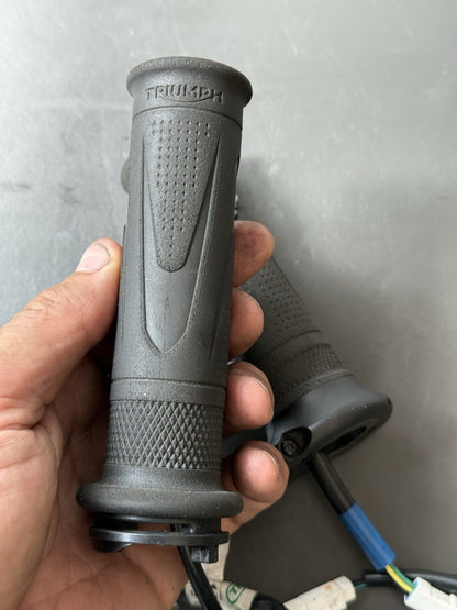 TRIUMPH TRIDENT 660 HEATED GRIPS 2021-2024 Trident Heated Grips OEM ONE IS TORN