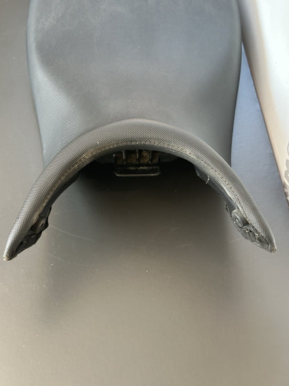 TRIUMPH STREET TRIPLE 675 Seat T2306407 Triumph Street Triple 675R Seat 2007-11