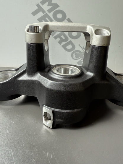 Triumph Trident 660 Top Yoke & Risers Clamps T2043132 Trident 660 2021-2024 OEM