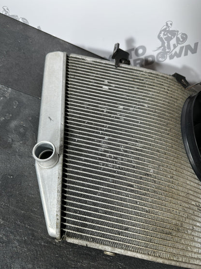 Suzuki GSXR 1000 2014 Radiator Coolant Radiator 22774 Miles 2009-2016 OEM