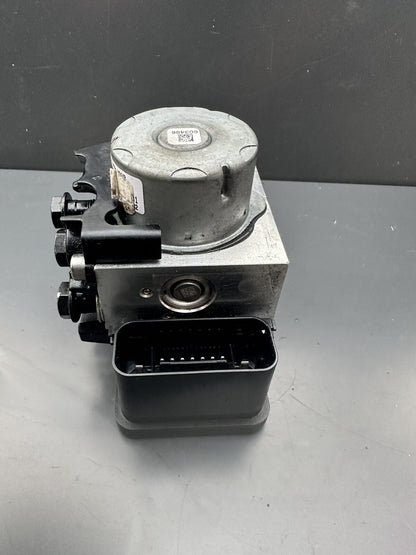 Triumph Street Triple 765 RS 2017-2019 ABS Pump Regulator 2017 OEM T2025959