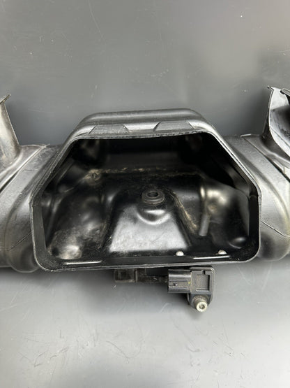 Yamaha R1 14B Big Bang 2009-2014 Ram Air Scoop Centre Duct + Rubber Inserts