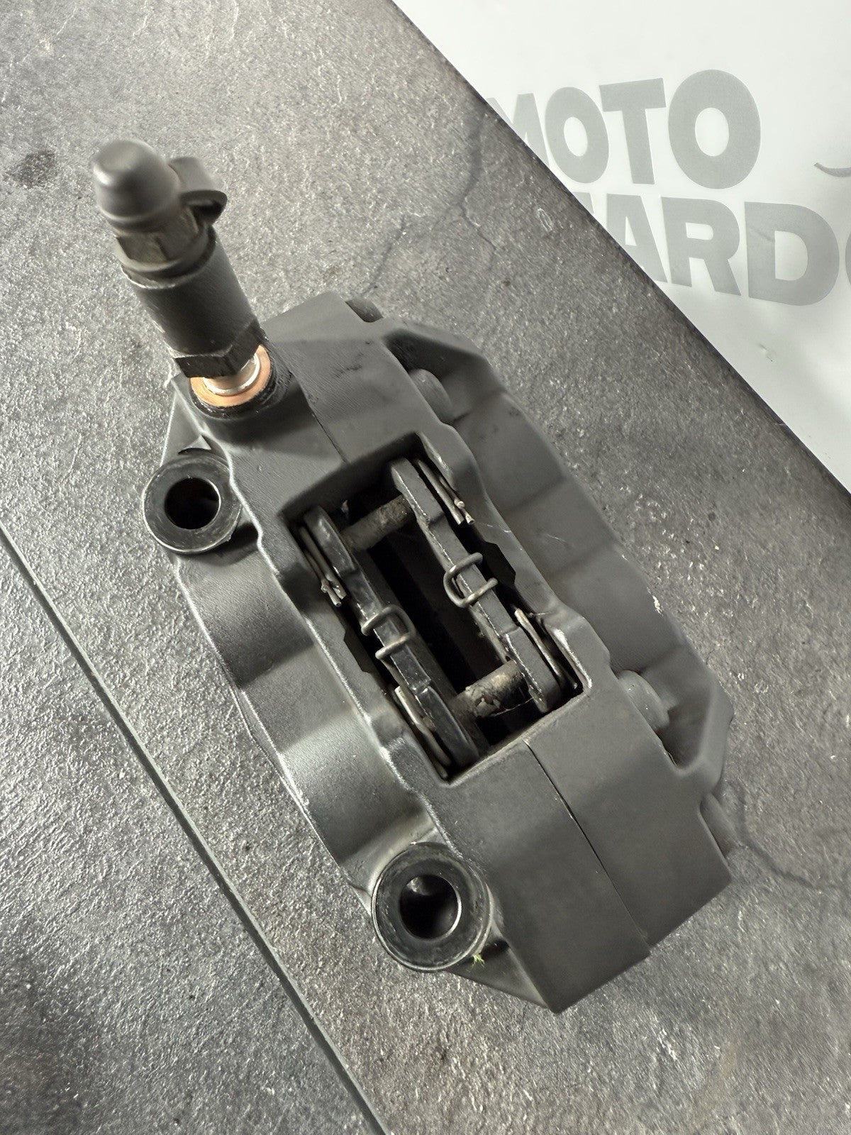 Yamaha YZF R125 R 125 2014 Front Brake Caliper & Pads 26983 Miles 2008-2018