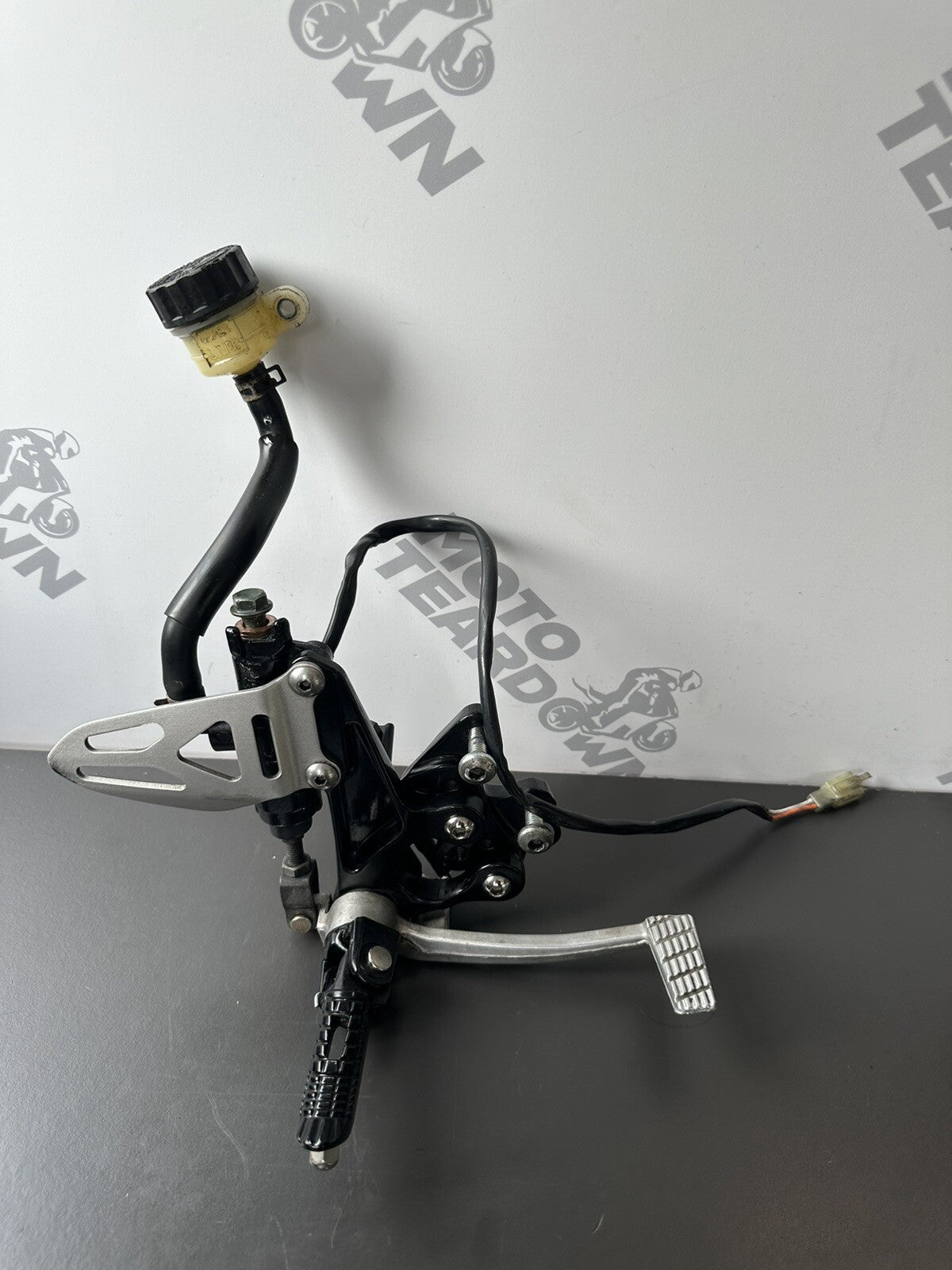 Suzuki GSXR 1000 GSXR1000 2009 - 2016 Front Right Side Footrest Foot Rest 2010