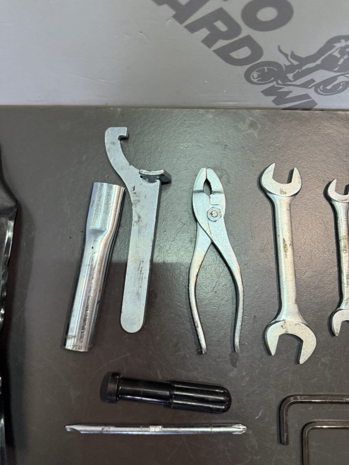 b7f09ef7-1002-440b-935f-7d339e792859