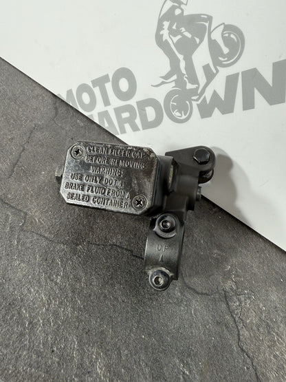 Yamaha YZF R125 R 125 2014 Front Brake Mastercylinder 26983 Miles 2008-2018